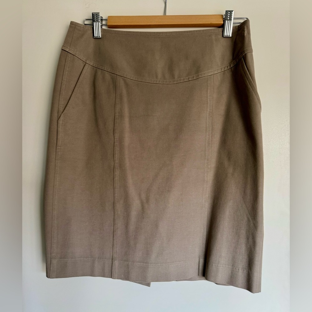 Banana Republic Tan Pencil Skirt size 6